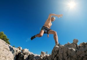 entrainement naturel sport nature saut rocher nu soleil